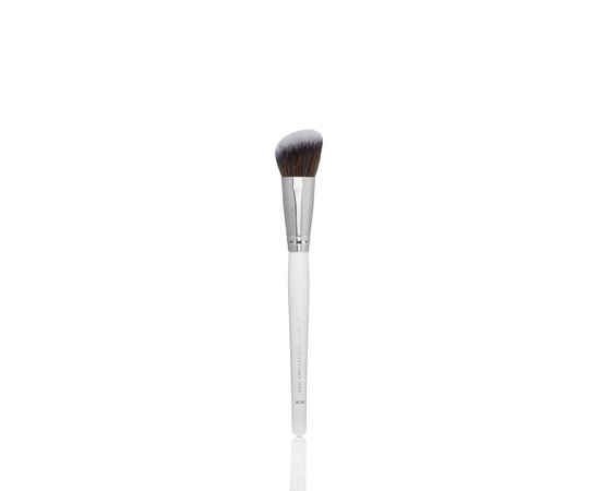 Изображение  Скошенная кисточка для румян Kodi Angled Blush Brush №W14