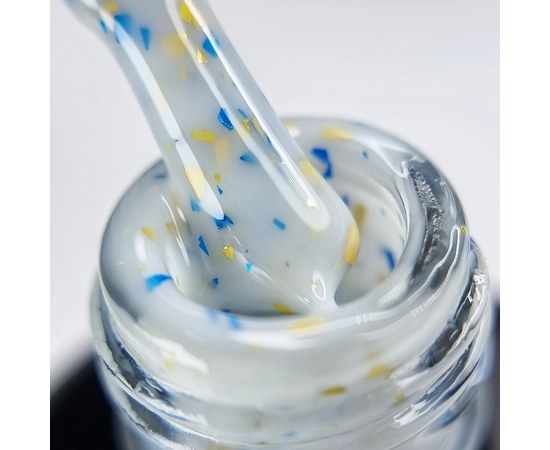 Зображення  База камуфлююча SAGA Leaf Base UA молочний з жовто-блакитною поталлю, 30 мл, Об'єм (мл, г): 30, Цвет №: UA